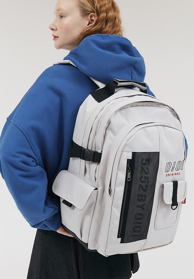 출처: 41 오이오이 바이 오아이오아이 VERTICAL LOGO MULTI BACKPACK (118,000원)