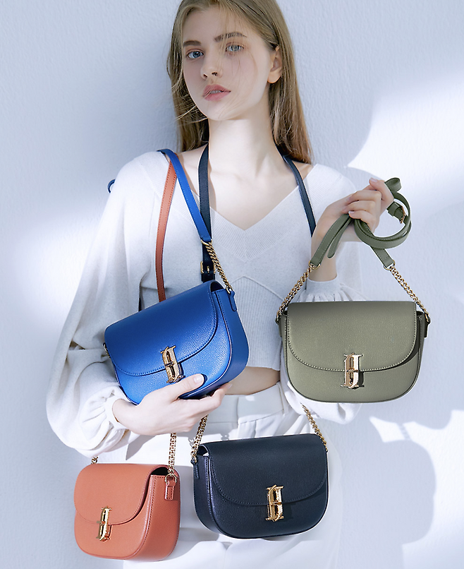 출처: 81 제이에스티나 JOELLE FALLIN 숄더백 MT (JHNCHA0BF830MT010) (238,000원)