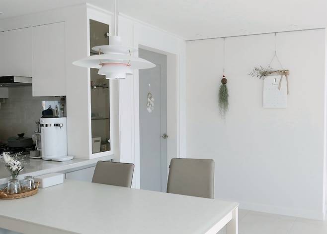 출처: <유리식탁><의자> 등 제품정보 모아보기(▲이미지클릭)