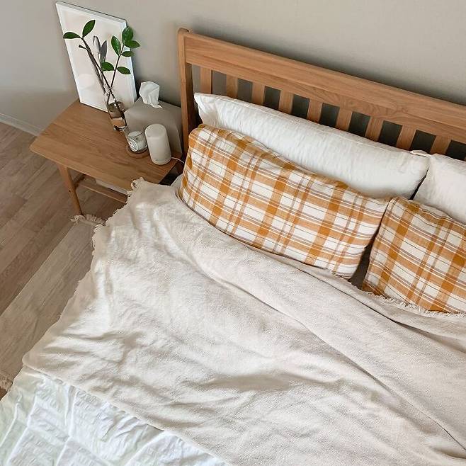 출처: <침대><협탁> 등 제품정보 모아보기(▲이미지클릭)