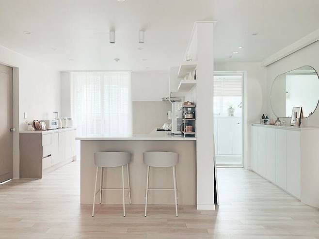 출처: 오늘의집 온라인 집들이 보러가기 (▲ 이미지 클릭)