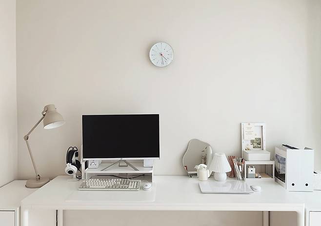 출처: <책상> 정보 보러가기 (▲이미지 클릭)