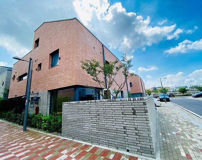 출처: 오늘의집 온라인 집들이 보러가기 (▲ 이미지 클릭)