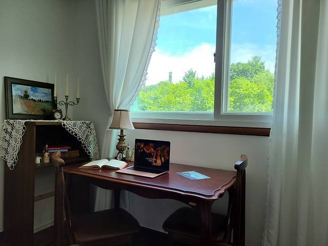 출처: <책상> 정보 보러가기 (▲이미지 클릭)