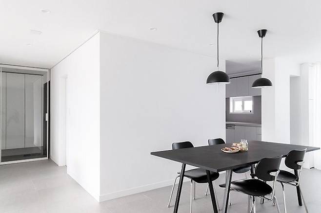 출처: <식탁> 제품 정보 보러가기 (▲이미지 클릭)