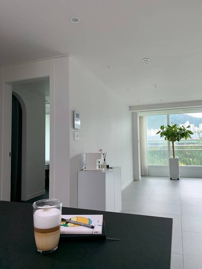 출처: <식탁> 제품 정보 보러가기 (▲이미지 클릭)