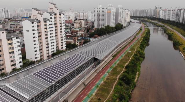 ▲서울시 동부간선도로 태양광 방음터널ⓒ광주광역시