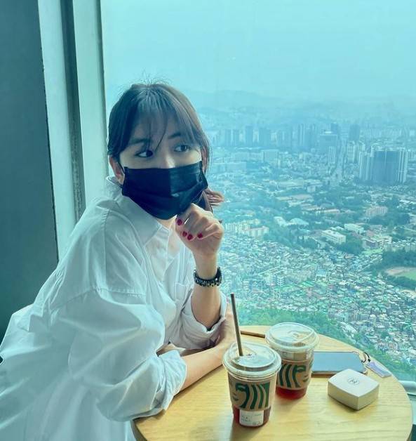 Actor Surprise has revealed a warm day of life.On the 24th, Surprise posted several photos on his Instagram without any phrase.Surprise in the picture is enjoying the leisure of drinking coffee at the observatory. Surprise attracted peoples attention with beauty that can not be covered even if Mask is used.He also showed off his beautiful visuals by radiating his innocence with his close-knit appearance. The dog sticker behind his cell phone is impressive.Surprise, meanwhile, has been in public love with Actor Lee Si-eon since 2018.copyright holder c pi media