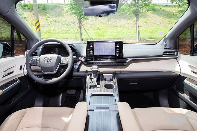 평범한 구성이지만 덕분에 처음 탑승하는 사람도 금방 적응할 수 있다.