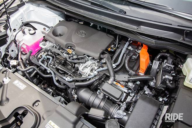 2.5L 가솔린엔진을 바탕으로 한 하이브리드 시스템. 효율성 중심의 세팅이라 출력이 그리 높진 않다.