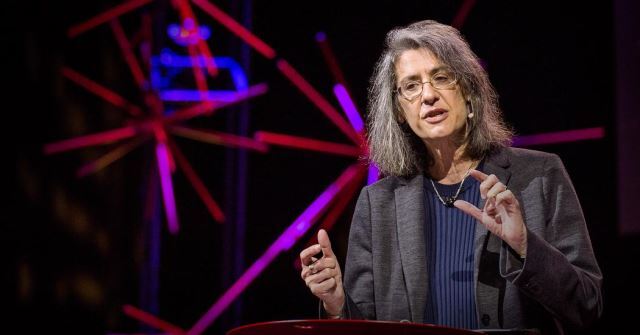 엘린 삭스 교수가 2012년 미국 비영리 강연회 '테드(TED)'에서 자신의 조현병 극복 과정을 설명하고 있다. 테드 캡처