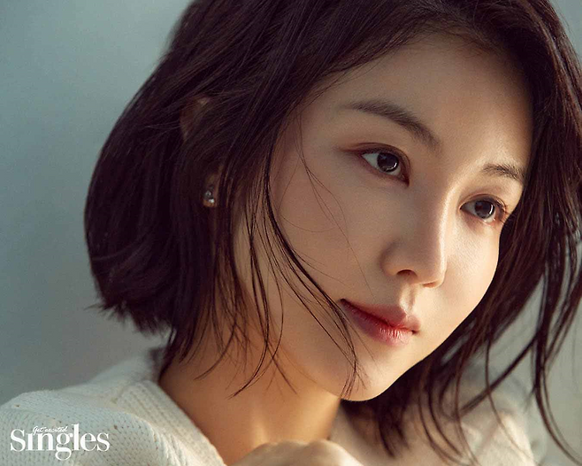 김옥빈 화보가 공개됐다.사진=싱글즈 제공