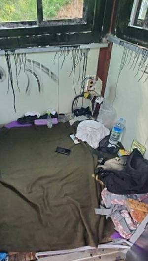 광주 상무대 육군 보병학교에서 신임장교 지휘참모관리과정(OBC) 교육생 남녀 소위가 빈 초소를 이용해 만든 밀회의 장소.군용 모포가 깔려 있고 배낭, 간식, 식수 등 생활 시설도 갖추고 있다. 온라인 커뮤니티 디시인사이드 캡처