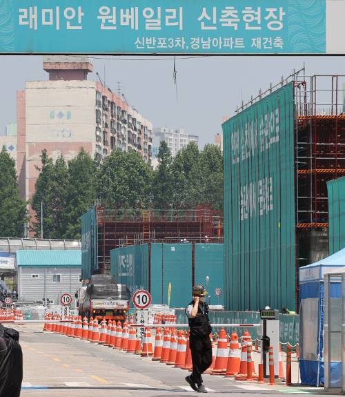 서울 서초구 반포동 원베일리 아파트 공사 현장 모습. 연합뉴스