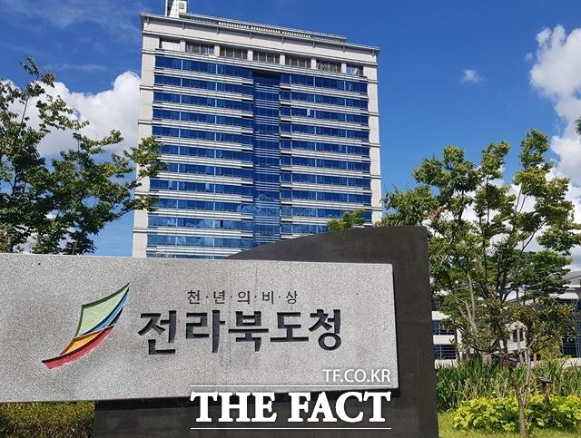 전북지역 2021년도 1월 1일 기준 개별공시지가 최고지가는 전주시 완산구 고사동 LG 유플러스상가(구 현대약국), 최저지가는 무주군 설천면 두길리 임야로 나타났다고 28일 밝혔다. /전북도 제공