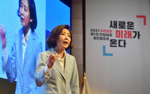 나경원 국민의힘 당대표 후보가 25일 서울 마포구 누리꿈스퀘어에서 열린 국민의힘 제1차 전당대회 비전스토리텔링PT에서 발표하고 있다. 뉴시스