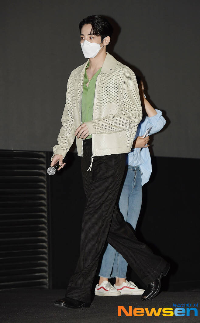 Actor Lee Soo-hyuk attended the stage greeting of the film Pipeline (director Yoo Ha) at Lotte Cinema Cheongryangri in Dongdaemun-gu, Seoul on the afternoon of May 29.The movie Pipeline is a crime entertainment film depicting six masters who dream of stealing hundreds of billions of oil hidden under the land of Korea, and their team play. Actors Seo In-kook, Lee Soo-hyuk, Mung Mun-seok, Badabin and Yoo Seung-mok appear.