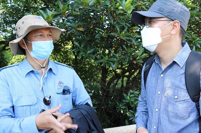 인니 기후변화 대응 국장과 산림바이오에너지 협의회 김보균 간사 [자카르타=연합뉴스]