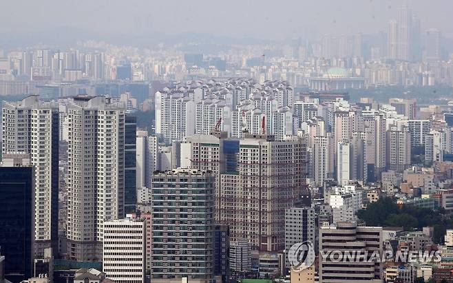 서울 남산에서 바라본 서울 시내 아파트 단지 모습 [연합뉴스 자료사진]