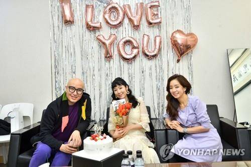 비혼 출산을 한 방송인 사유리(가운데) [KBS 제공. 재판매 및 DB 금지]