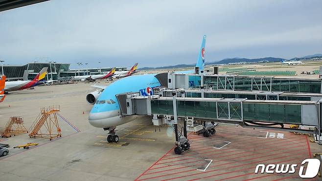 대한항공카드 1주년 무착륙비행에 사용된 대한항공 KE9021편 A380 항공기. © News1 정상훈 기자