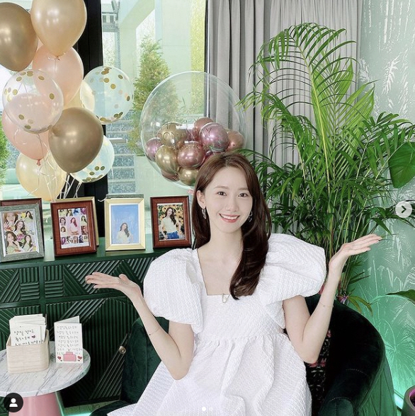 Girls Generation Im Yoon-ah has attracted a lot of attention by blowing out unchanging nectar for her 32nd birthday.Im Yoon-ah wrote Yong Day on Instagram on Thursday and thanked the fan club for celebrating his birthday.Im Yoon-ah, wearing a white dress with a huge puff on her shoulder, said, It was a happy birthday to be with you this year, and thank you for always cheering and loving me.In another photo, he took a selfie with his dog and released a service photo saying, Happy Birthday to Raodo.Im Yoon-ah, who turned 32 this year, showed off her fresh beauty by showing off her freshness that seemed to have eaten 1 million lemons in her 30s.On the other hand, Im Yoon-ah proved stable acting power and box office power through his screen debut Confidential Assignment and the first movie Exit.He was also cast in succession to works such as Miracle, Confidential Assignment 2: International and Happy New Year.In the movie Miracle, which is about to be released in June, he plays the role of Song Rahi, an action musician.