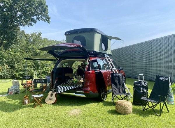 “이번 주말엔 캠핑이다!” 기아 4세대 카니발 9인승 디젤 모델은 5155mm의 전장과 3090mm의 여유로운 휠베이스를 통해 캠핑 장비를 모두 적재하고도 4인 가족이 편안하게 캠핑을 떠날 수 있을 만큼 여유롭다. 사진제공｜기아