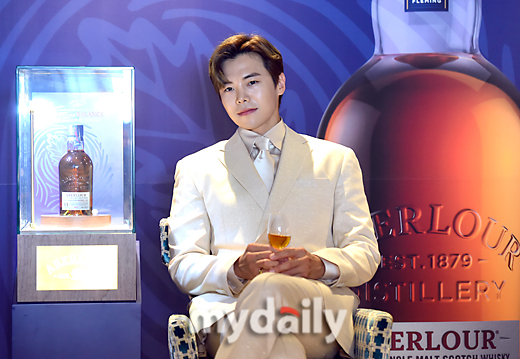 Actor Park Eun-suk attended the 14-year launch of the single malt whiskey Avelauer (ABERLOUR) at the Seoul Yeouido Fairmont Ambassador on the morning of the 1st.www.mydaily.co.kr