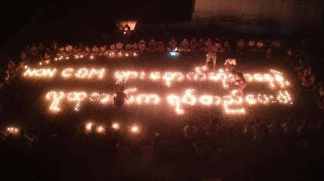 미얀마 곳곳에서 일어나는 군부 규탄 촛불시위