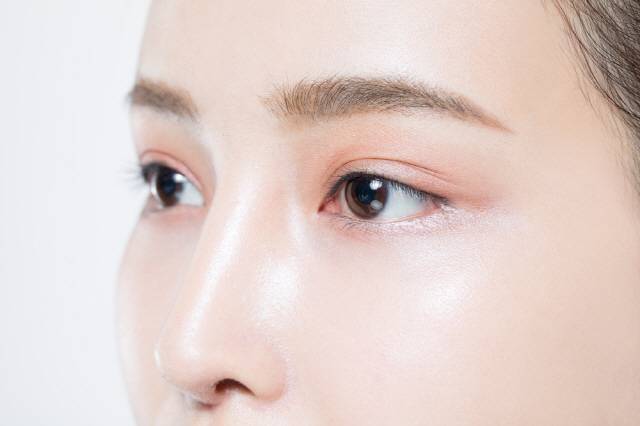 눈에 빨간 점이 반복적으로 생기면 고혈압일 수 있다./사진=클립아트코리아