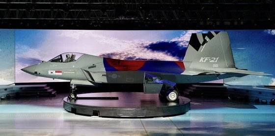 지난 4월 9일 출고식에 처음 모습을 드러낸 한국형전투기 보라매(KF-21) 시제 1호기. 연합뉴스