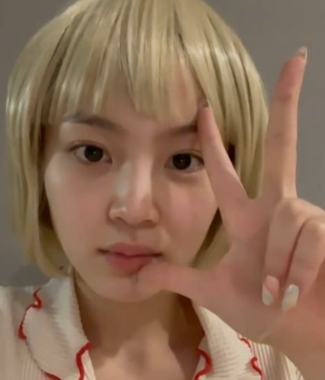 Singer Lee Hi showed off her blonde hairstyle.Lee Hi released a short video on his personal Instagram account on June 2, with the caption: Louis 13, Certified.The video shows Lee Hi, who has blonde bob hair, burst into laughter, saying: Im Louis XIII, Peace.The beauty of the water, which boasts a quiet atmosphere without a toilet and a distinctive eye, attracts attention.The singer and composer Code Kunst, who saw this, commented passing.Meanwhile, Lee Hi appeared on JTBC Begin Again Open Mike which ended in February.