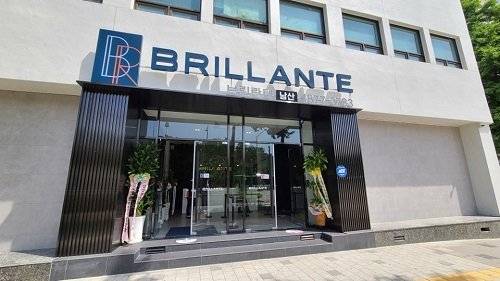 명동역 10번 출구 앞에 마련된 ‘브릴란테 남산’홍보관