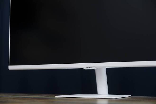 지난 4월 출시된 삼성 스마트모니터는 백색 색상을 선택할 수 있다. 출처=IT동아
