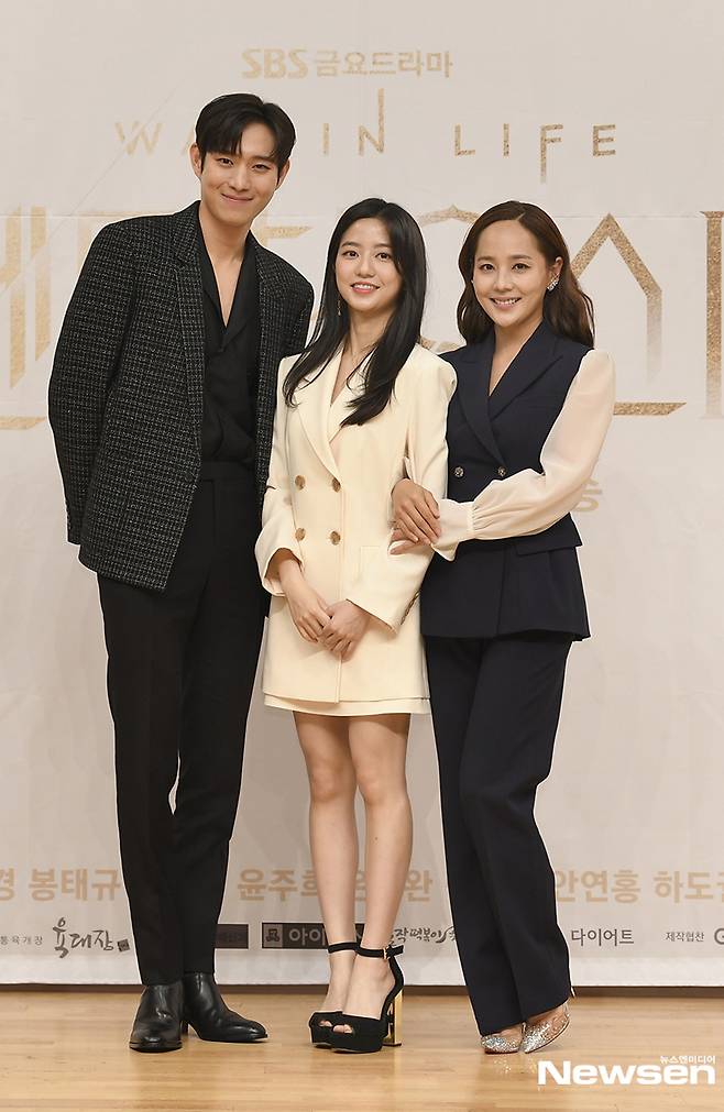 Actor Eugene, Kim Young-Dae and Hyun-soo Kim attended the SBS New Friday Drama Penthouse online production presentation on the afternoon of June 4 and have photo time.Photos