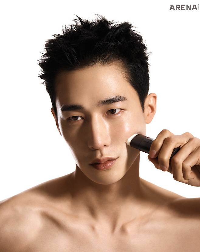 스틱 타입으로 사용하기 간편한 톤업 선스틱 실키 바 SPF 50+ PA+++ 20g 2만4천원 아비브 제품.