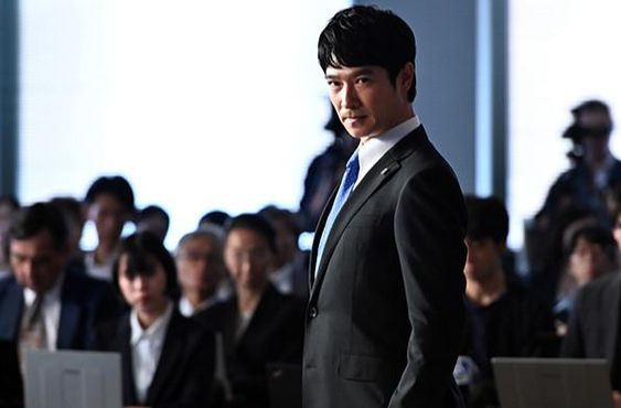2020년 3분기에 일본 TBS에서 방영된 드라마 ‘한자와 나오키’ 시즌2의 한 장면. 일본 국민 배우 사카이 마사토가 주인공 한자와 나오키 역할을 맡았다.