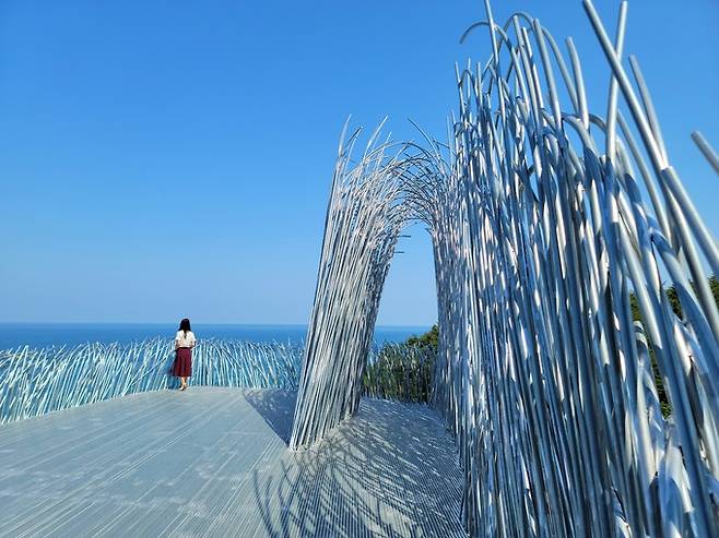 강릉 하슬라아트월드 ‘파도의 길’