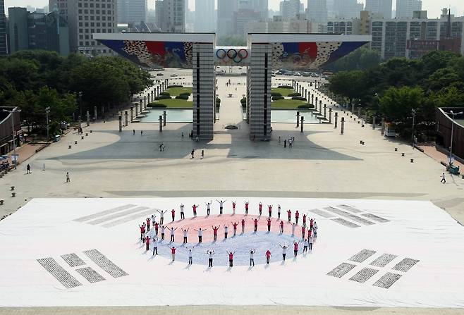 1만7천여 손도장으로 찍은 태극기 - 2009.6.1 [김주성 기자]