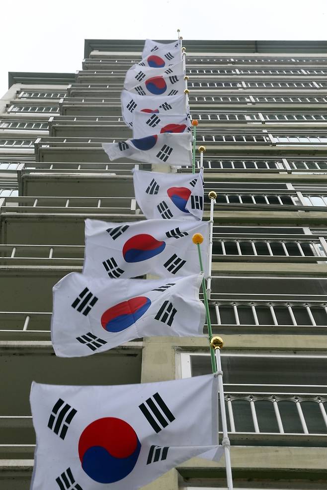 현충일 빼곡히 내걸린 태극기 - 2016.6.6 [춘천 이상학 기자]