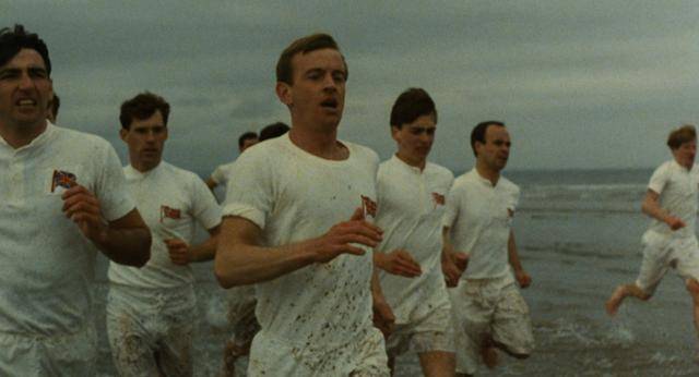 영화 '불의 전차' 의 등장인물들은 동료들과 함께 달리는 것만으로도 환희에 차 있습니다. CBS시네마 제공