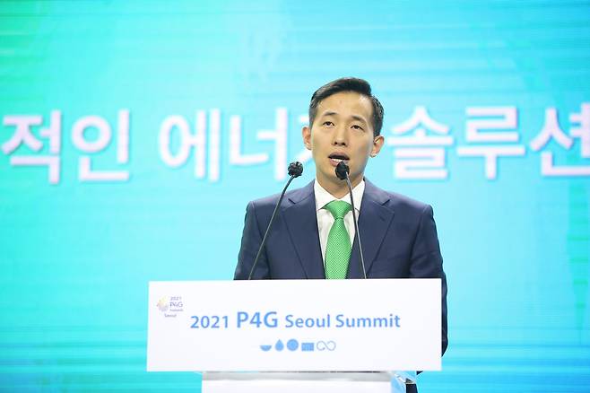 지난달 31일 김동관 한화솔루션 대표이사가 2021 P4G 서울 정상회의 에너지세션에서 기조연설을 하고 있다(한화솔루션 제공). © 뉴스1