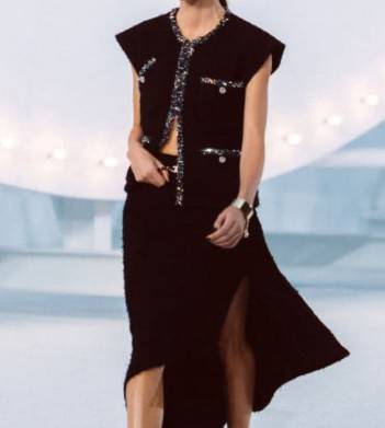 샤넬의 트위드 베스트. 1,464만원.