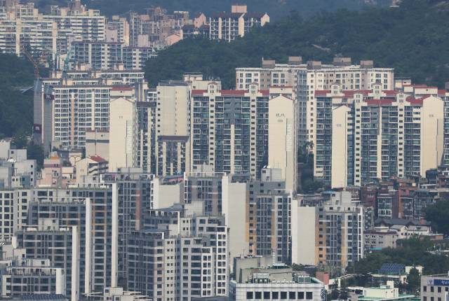 서울 남산에서 바라본 아파트 단지 전경./연합뉴스