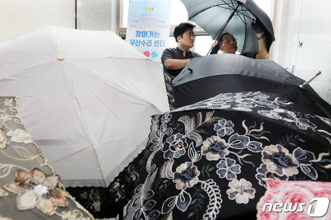 우산수리 센터 (사진은 기사 내용과 무관함) / 뉴스1 © News1