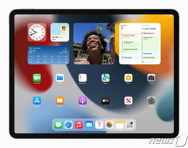iPadOS 15부터 아이패드 홈화면에서 위젯을 활용할 수 있다. © 뉴스1