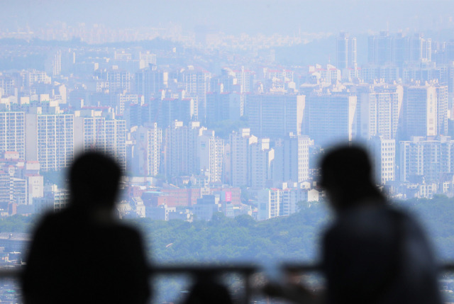 서울 남산에서 바라본 아파트 단지의 모습/연합뉴스