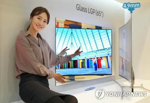 삼성디스플레이 '65인치 슈퍼 슬림 커브드 LCD'. [연합뉴스 자료사진, 삼성디스플레이 제공]