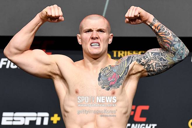 ▲ 우락부락한 터프가이 마빈 베토리가 돌체 앤 가바나의 후원을 받는다.