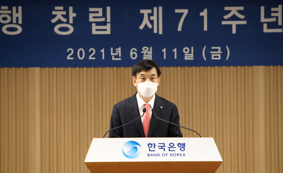 Bank of Korea Gov. Lee Ju-yeol delivers a commemoration speech for the 71th annivesary of the central bank, at the bank's headquarters in Jung District, central Seoul, on Friday. [BANK OF KOREA]
